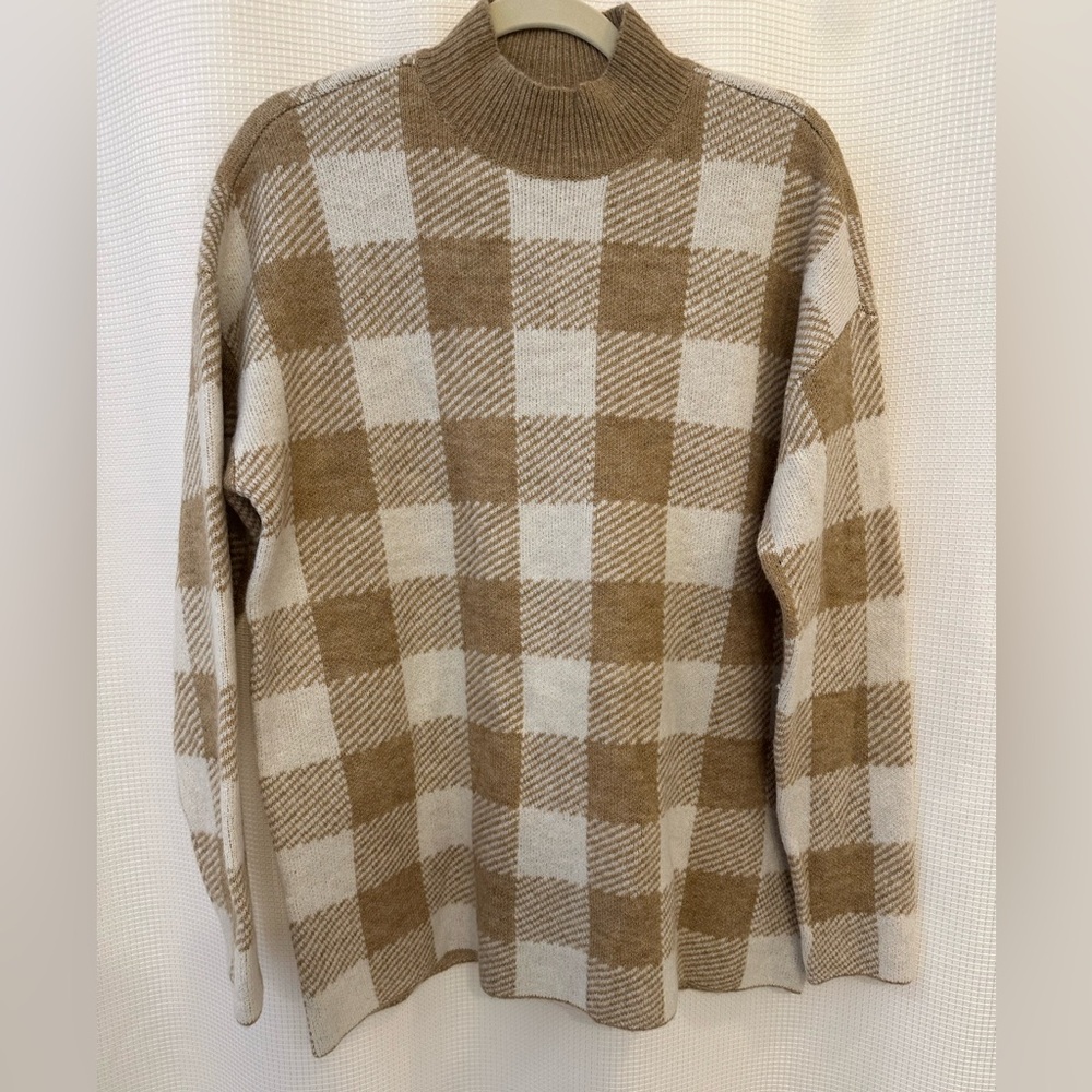 Women's Loft Tan and Cream Checkered Sweater